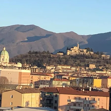 Attico Mansardato Affacciato Sul Cuore Di